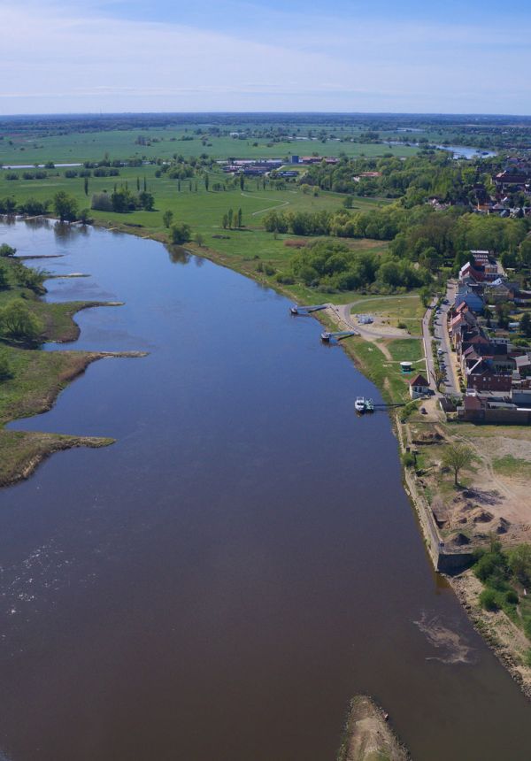 Radfahren auf dem Elberadweg – direkt am Johanniterhaus Wittenberg